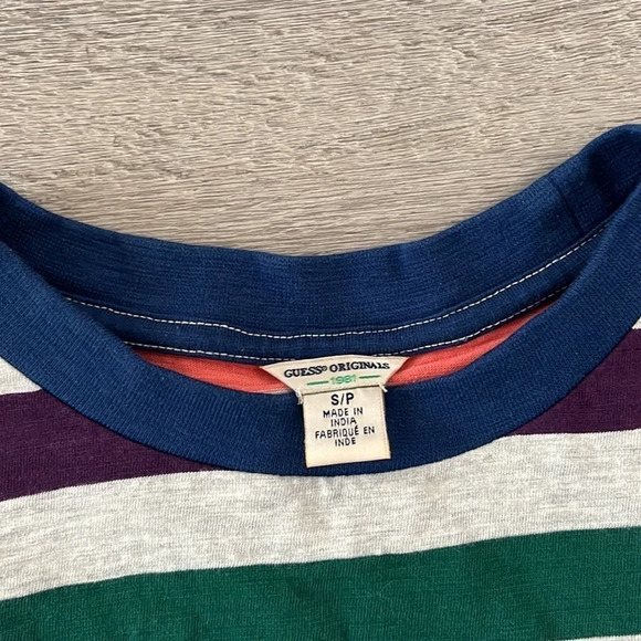 Guess cropped stripe Tshirt size small - Picture 3 of 4